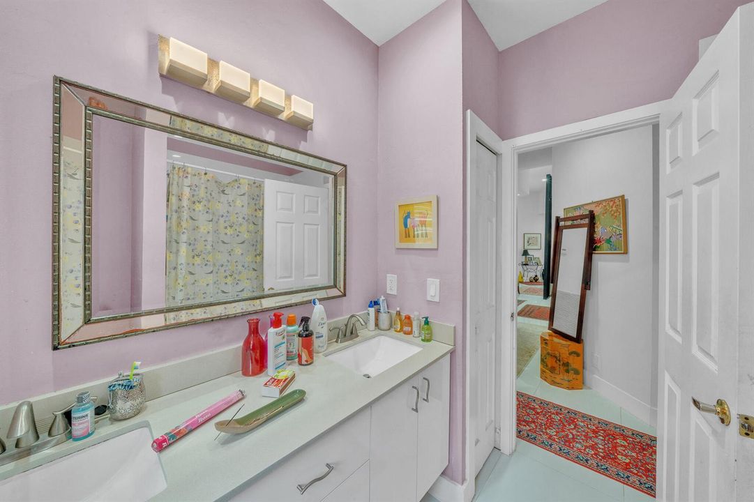 12 Guest Bathroom (3)