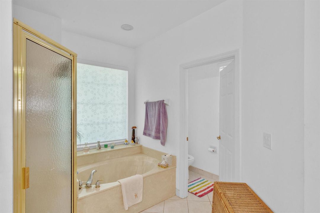 7 Primary Bedroom Suite (5)