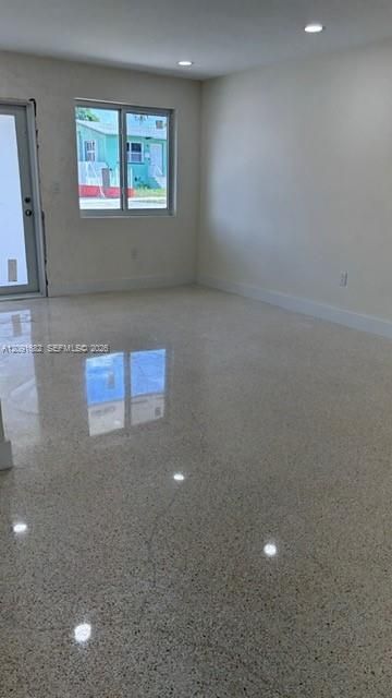 В аренду: $2,500 (2 спален, 1 ванн, 0 Квадратных фут)