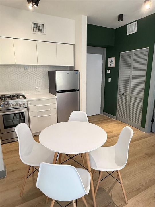 В аренду: $2,850 (2 спален, 2 ванн, 560 Квадратных фут)