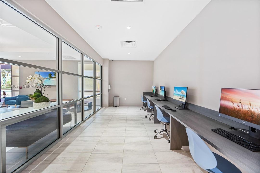 For Rent: $1,730 (2 beds, 2 baths, 896 Square Feet)
