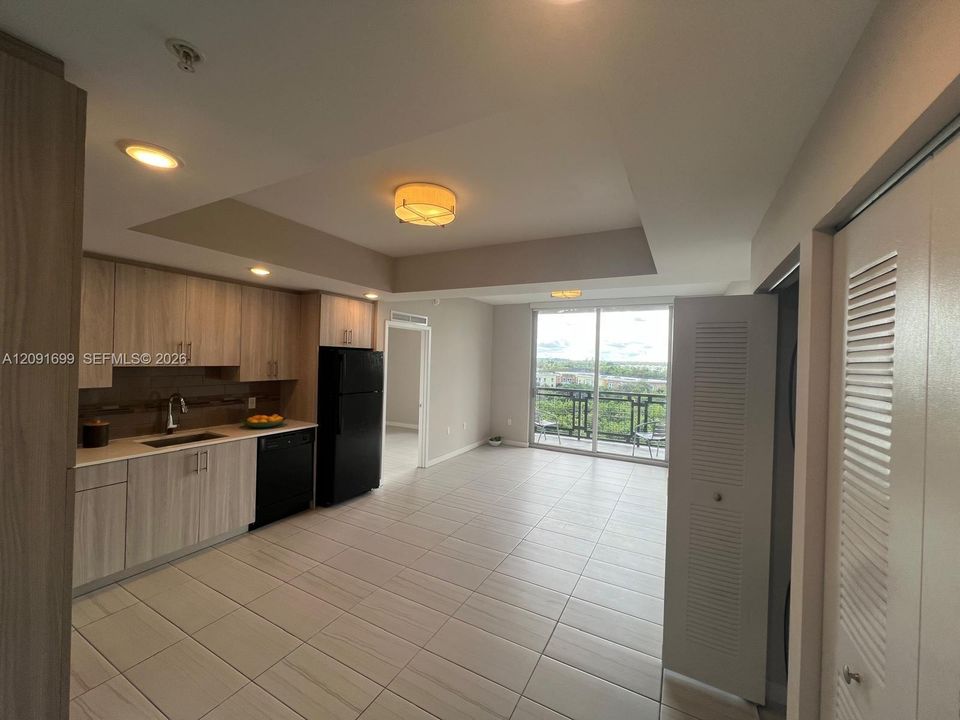 For Rent: $1,730 (2 beds, 2 baths, 896 Square Feet)