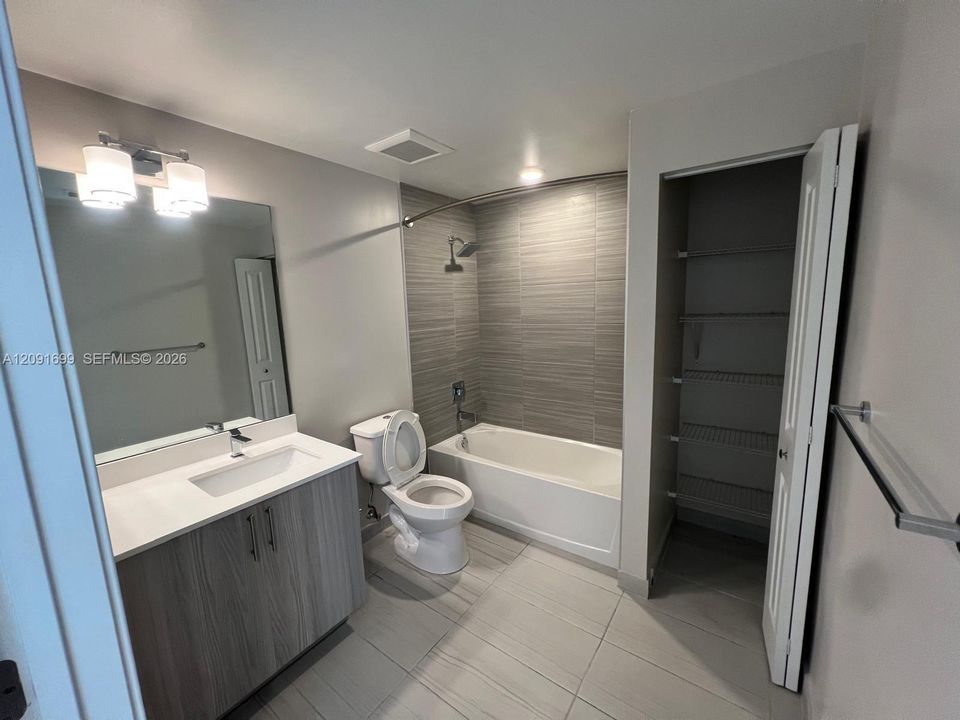 For Rent: $1,730 (2 beds, 2 baths, 896 Square Feet)