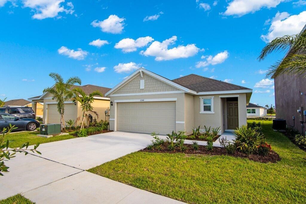 Front Exterior R.jpg-SMALL