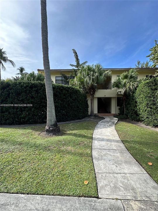 For Rent: $2,100 (1 beds, 1 baths, 823 Square Feet)