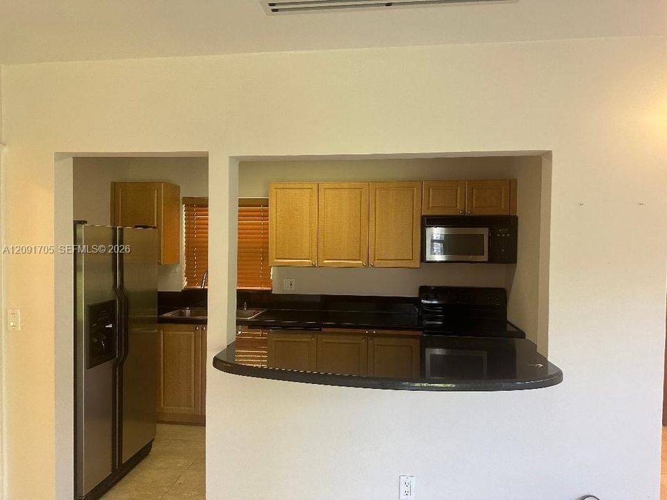 For Rent: $2,100 (1 beds, 1 baths, 823 Square Feet)