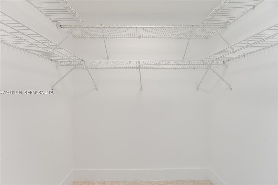For Sale: $359,000 (1 beds, 1 baths, 775 Square Feet)
