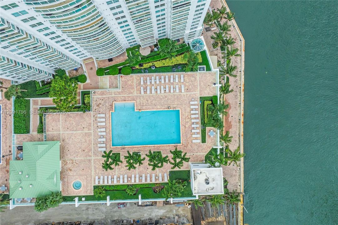 For Sale: $359,000 (1 beds, 1 baths, 775 Square Feet)
