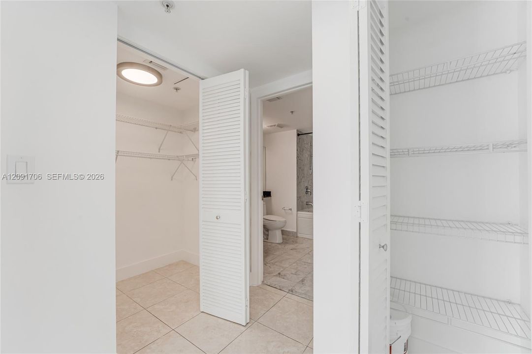 For Sale: $359,000 (1 beds, 1 baths, 775 Square Feet)