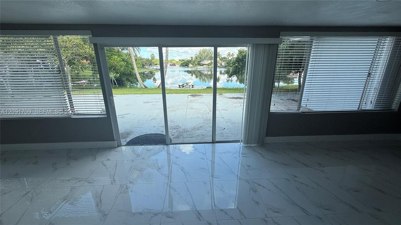 Activo con contrato: $4,200 (3 camas, 2 baños, 1859 Pies cuadrados)