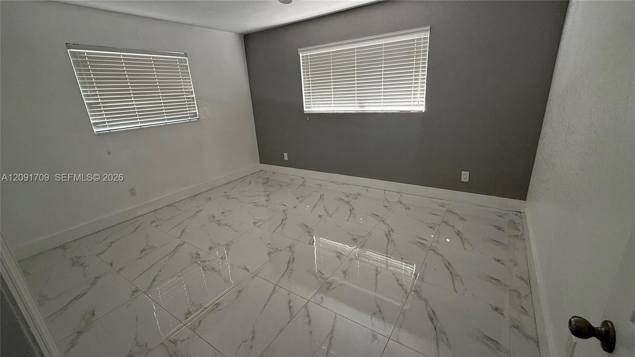 Activo con contrato: $4,200 (3 camas, 2 baños, 1859 Pies cuadrados)