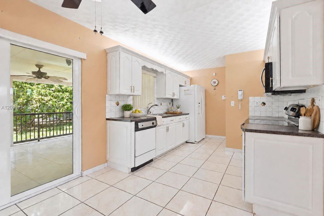 For Sale: $760,000 (3 beds, 2 baths, 1020 Square Feet)