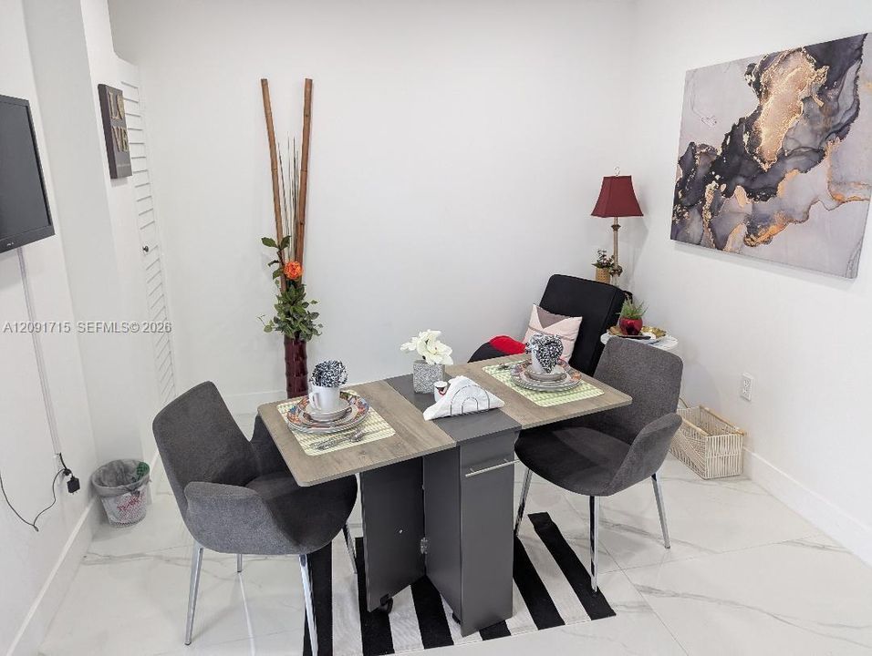 For Rent: $1,525 (1 beds, 1 baths, 2192 Square Feet)