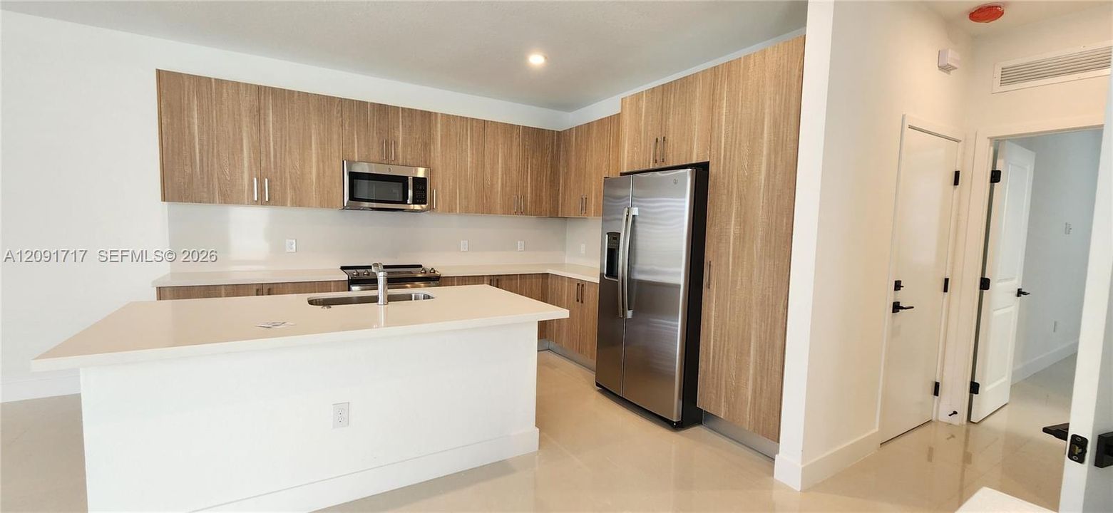 En Venta: $639,900 (4 camas, 3 baños, 2254 Pies cuadrados)