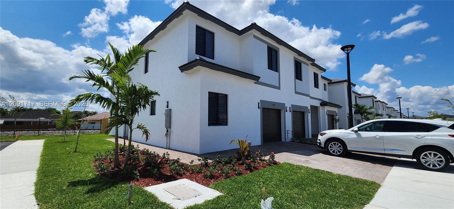 En Venta: $639,900 (4 camas, 3 baños, 2254 Pies cuadrados)