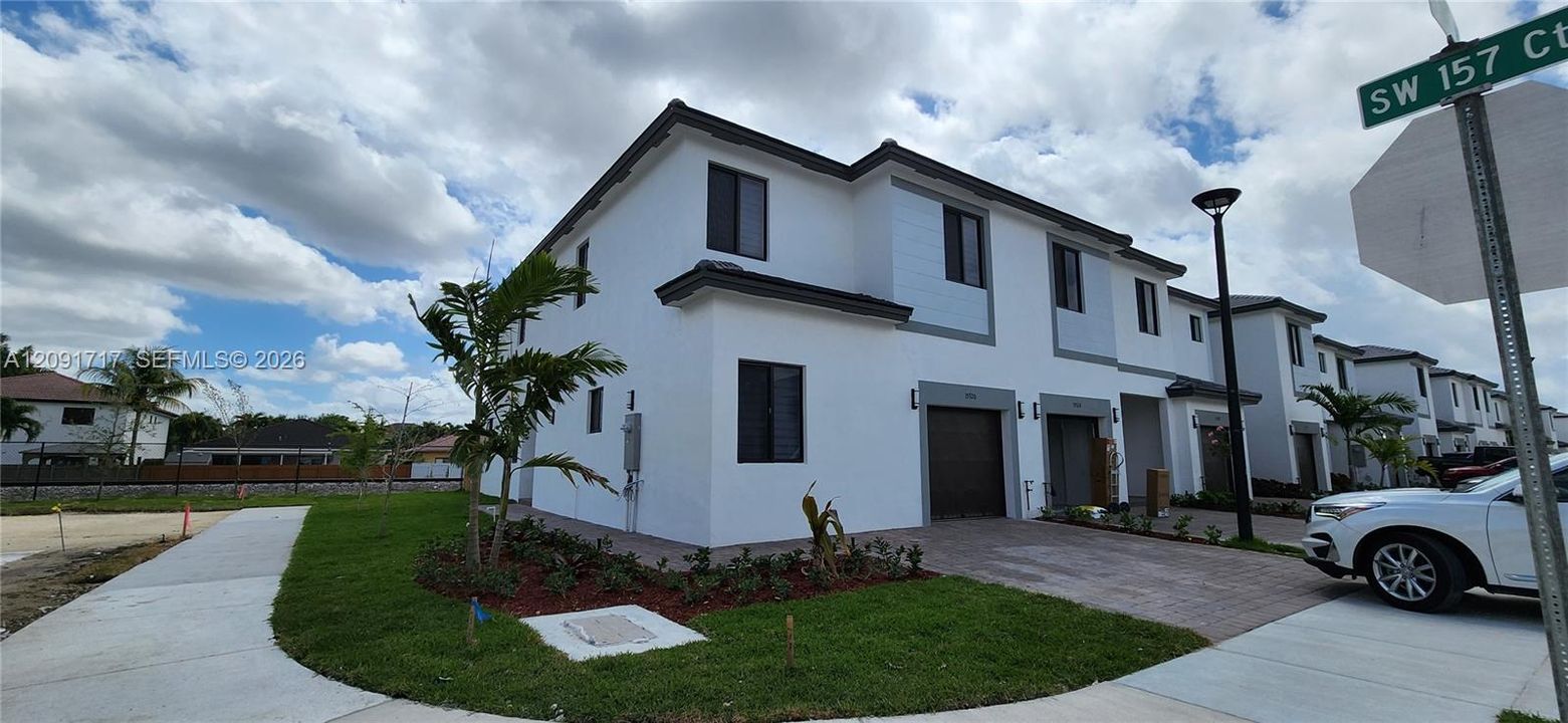 En Venta: $639,900 (4 camas, 3 baños, 2254 Pies cuadrados)