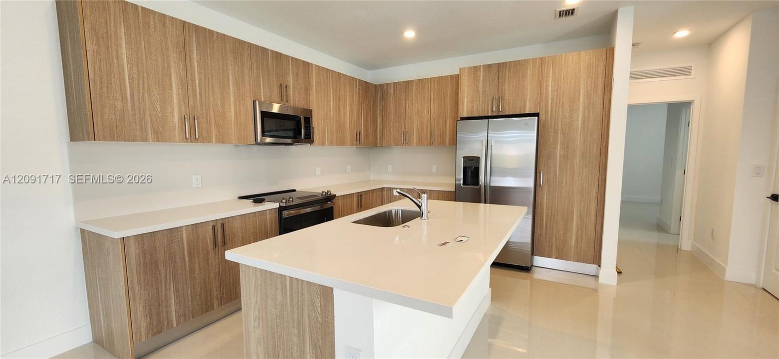 En Venta: $639,900 (4 camas, 3 baños, 2254 Pies cuadrados)