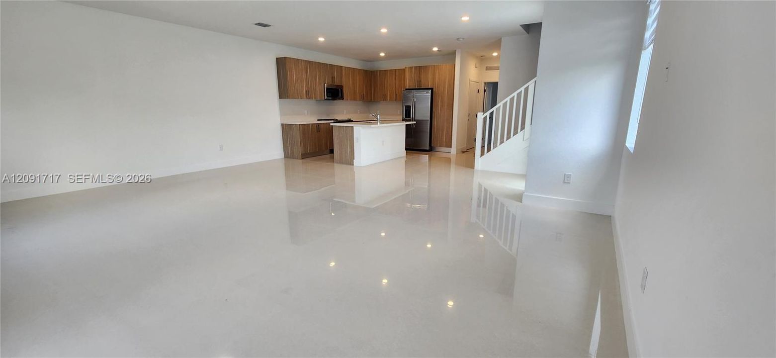 En Venta: $639,900 (4 camas, 3 baños, 2254 Pies cuadrados)