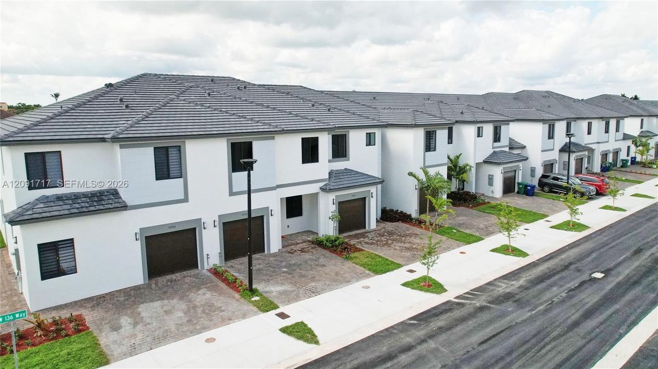En Venta: $639,900 (4 camas, 3 baños, 2254 Pies cuadrados)