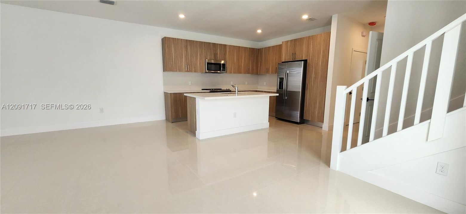 En Venta: $639,900 (4 camas, 3 baños, 2254 Pies cuadrados)