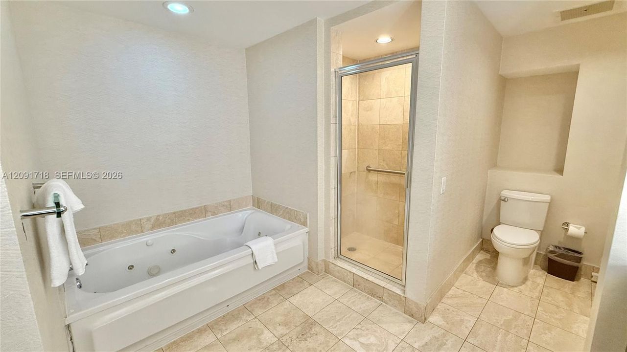 На продажу: $689,000 (2 спален, 2 ванн, 1330 Квадратных фут)