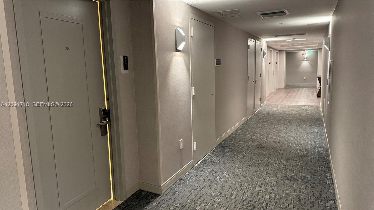 На продажу: $689,000 (2 спален, 2 ванн, 1330 Квадратных фут)