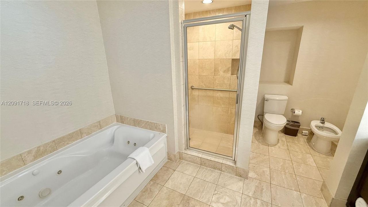 На продажу: $689,000 (2 спален, 2 ванн, 1330 Квадратных фут)