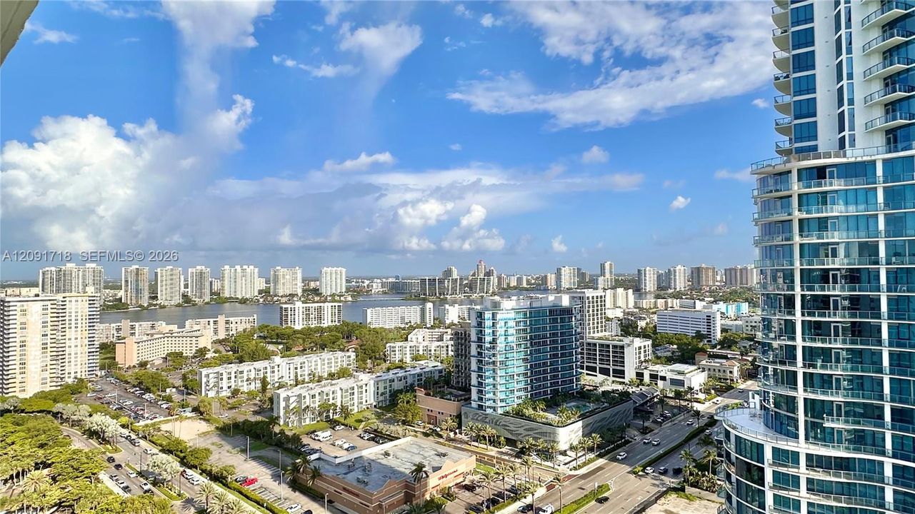 На продажу: $689,000 (2 спален, 2 ванн, 1330 Квадратных фут)