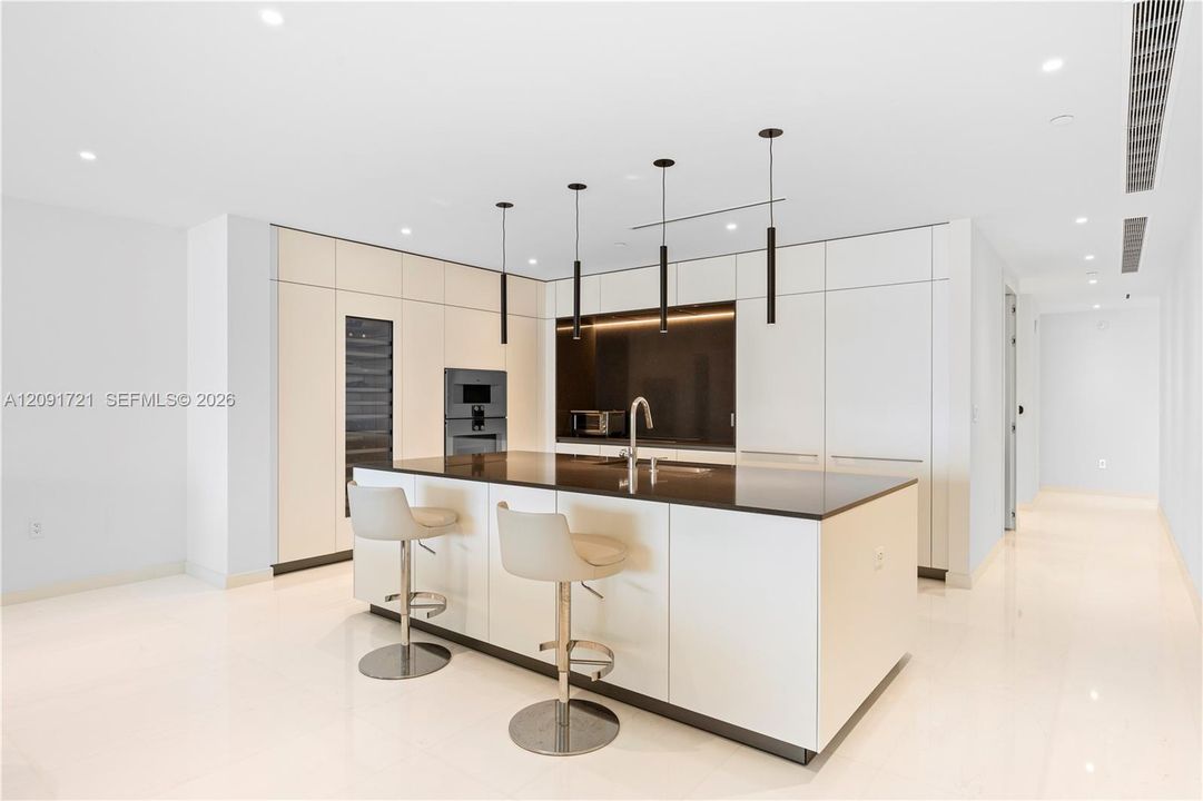En Venta: $4,300,000 (4 camas, 5 baños, 3536 Pies cuadrados)