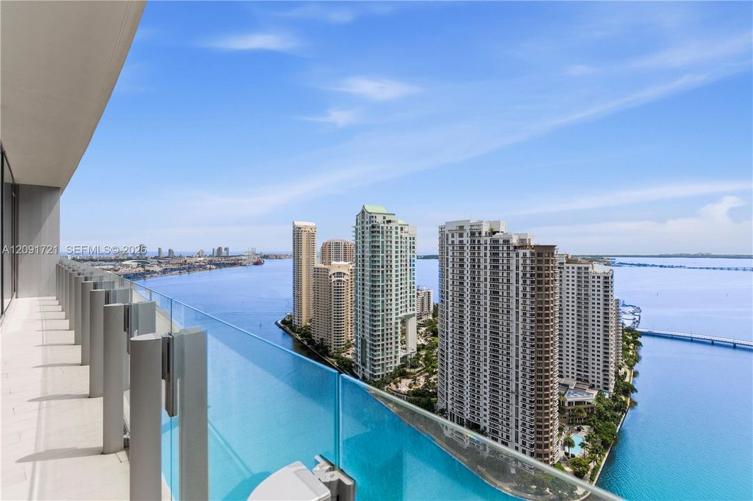 En Venta: $4,300,000 (4 camas, 5 baños, 3536 Pies cuadrados)