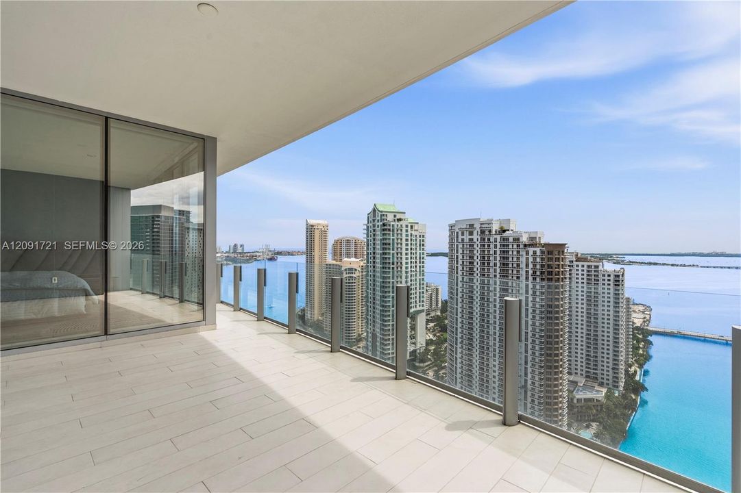 En Venta: $4,300,000 (4 camas, 5 baños, 3536 Pies cuadrados)