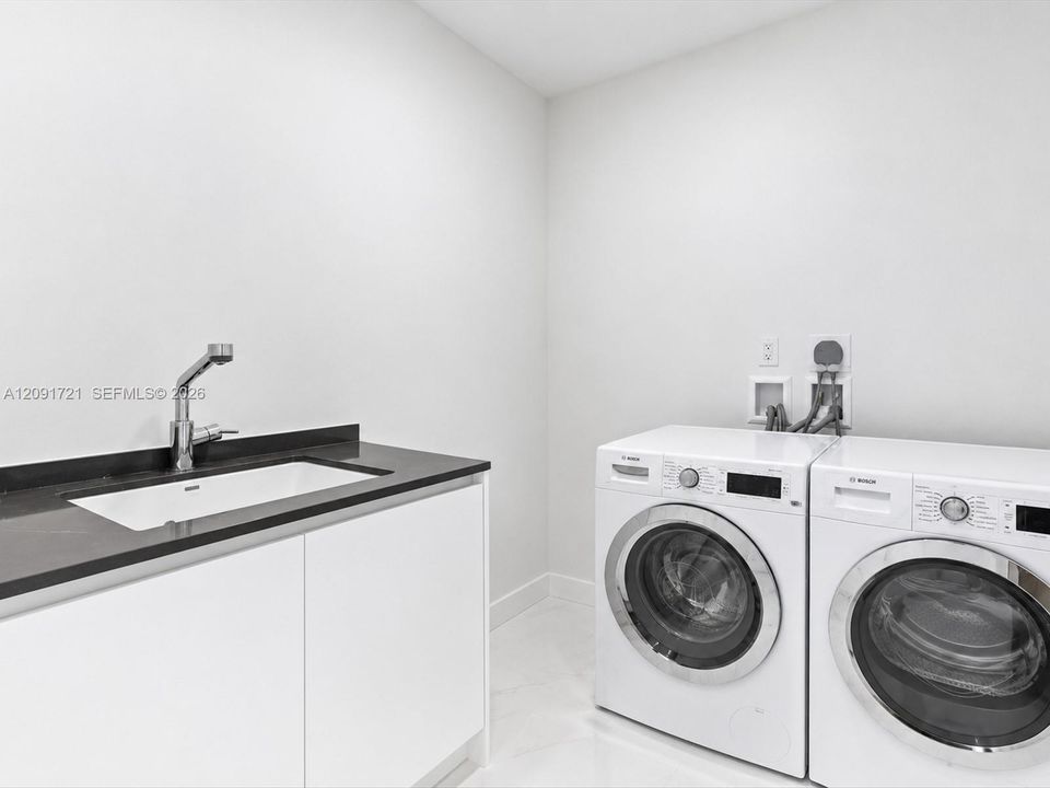 En Venta: $4,300,000 (4 camas, 5 baños, 3536 Pies cuadrados)