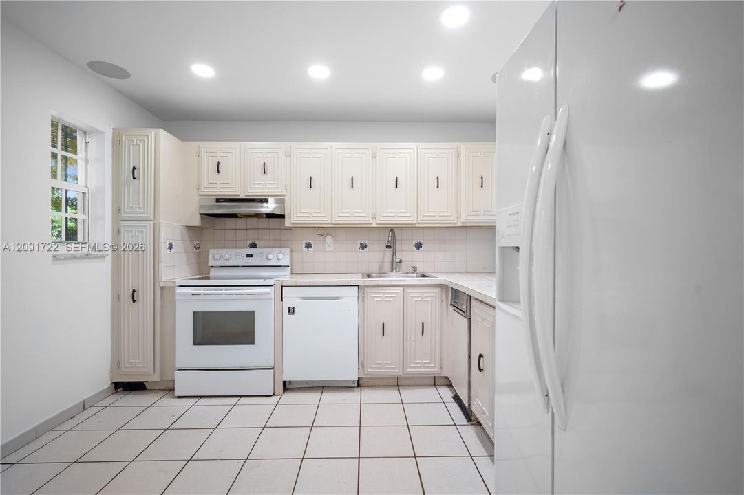 For Rent: $2,500 (2 beds, 1 baths, 1116 Square Feet)