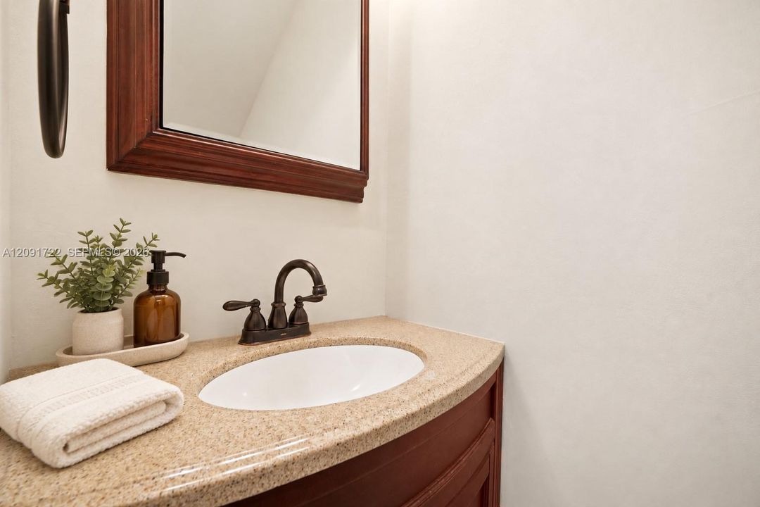 For Rent: $2,500 (2 beds, 1 baths, 1116 Square Feet)