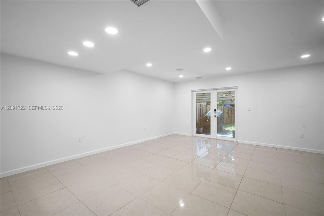 For Rent: $2,500 (2 beds, 1 baths, 1116 Square Feet)