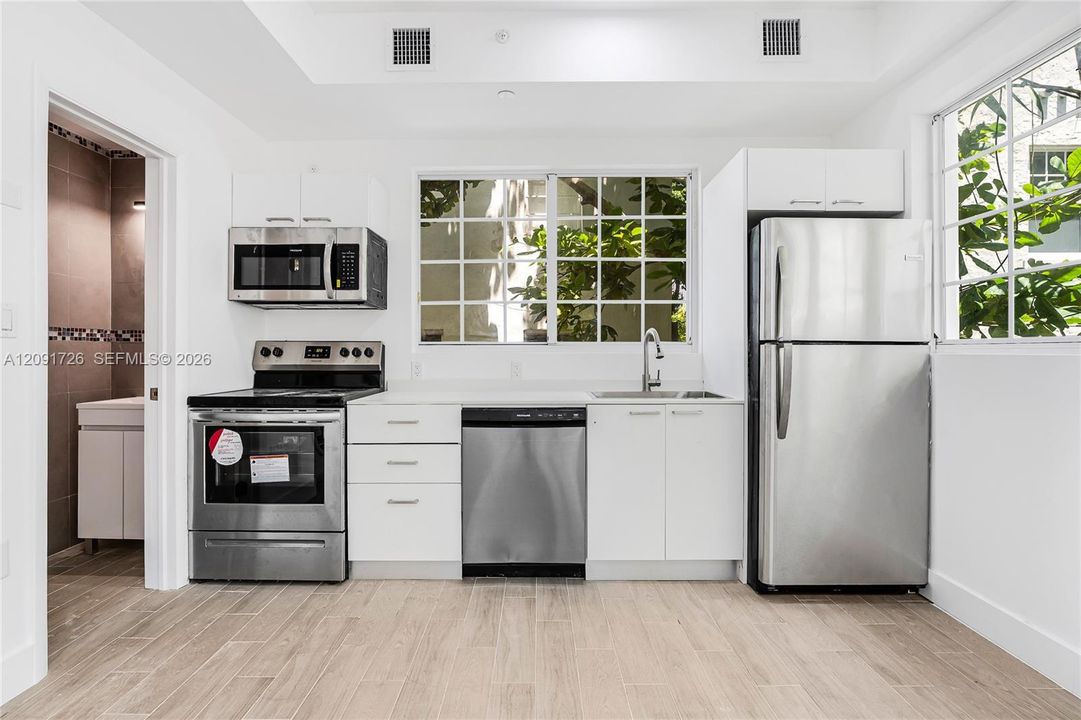 For Rent: $2,600 (1 beds, 1 baths, 850 Square Feet)