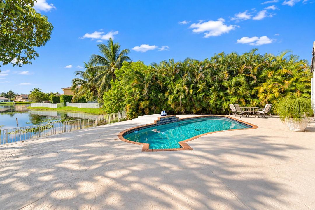 Pool & Lake view
