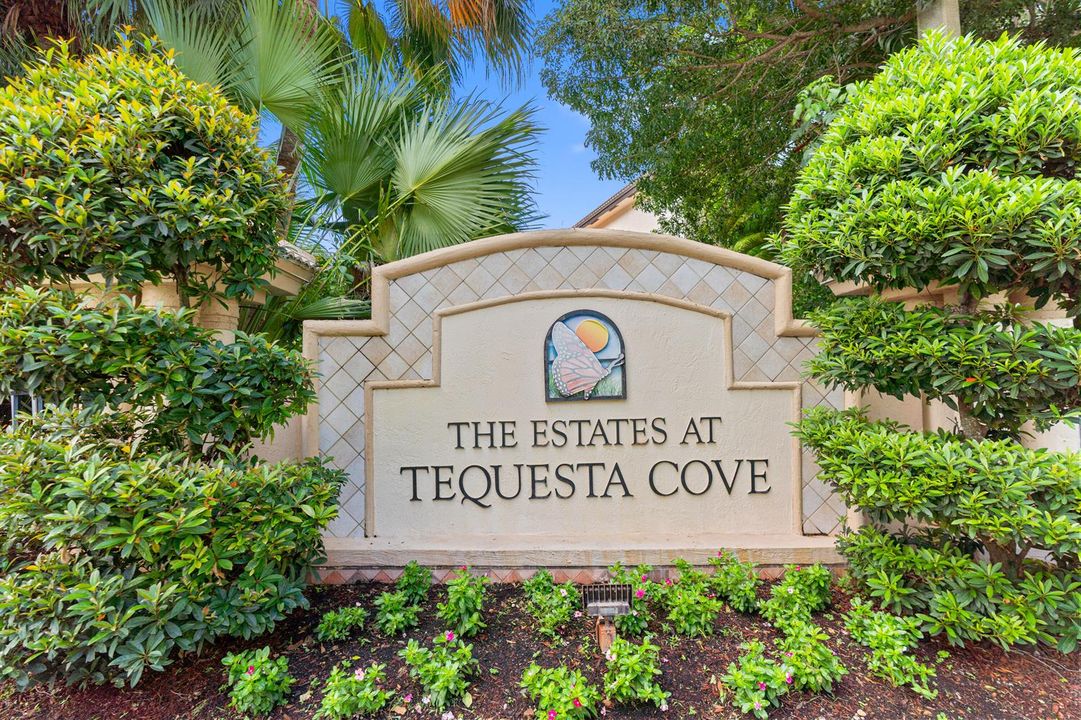 Tequesta Cove Entrance