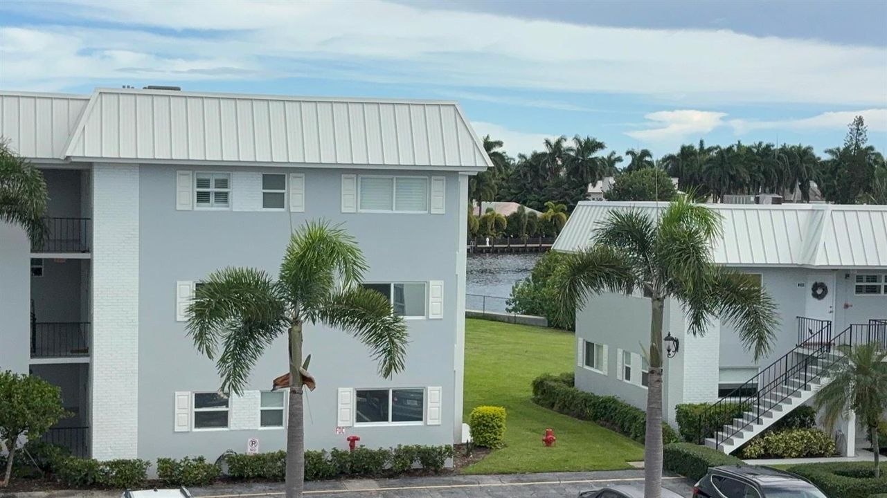 11 CC Fl Rm Water View