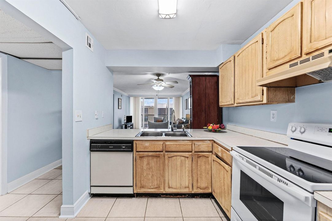 006-8RoyalPalmWay-604-BocaRaton-FL-33432