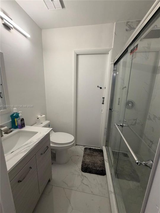 For Sale: $340,000 (2 beds, 2 baths, 979 Square Feet)