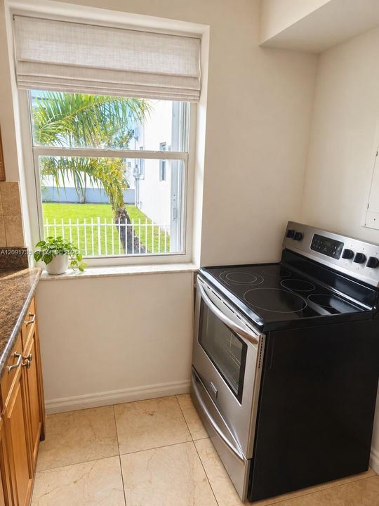 For Sale: $234,900 (2 beds, 1 baths, 860 Square Feet)