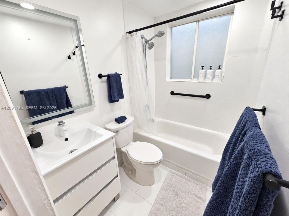 For Sale: $234,900 (2 beds, 1 baths, 860 Square Feet)