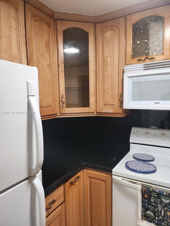 На продажу: $229,000 (2 спален, 2 ванн, 926 Квадратных фут)