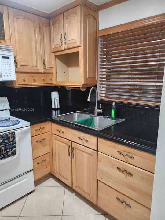 На продажу: $229,000 (2 спален, 2 ванн, 926 Квадратных фут)
