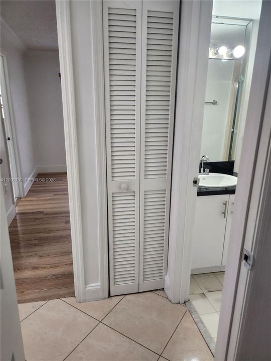На продажу: $229,000 (2 спален, 2 ванн, 926 Квадратных фут)