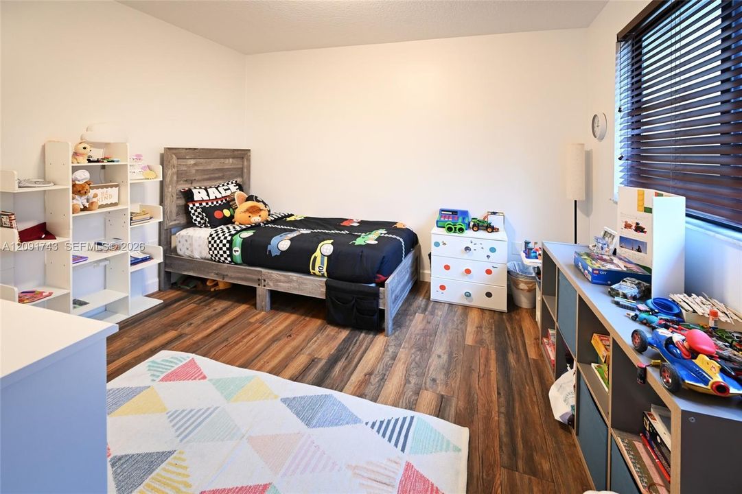 En Renta: $3,950 (4 camas, 3 baños, 2025 Pies cuadrados)