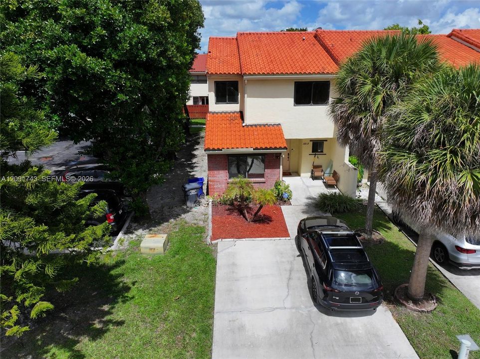 En Renta: $3,950 (4 camas, 3 baños, 2025 Pies cuadrados)