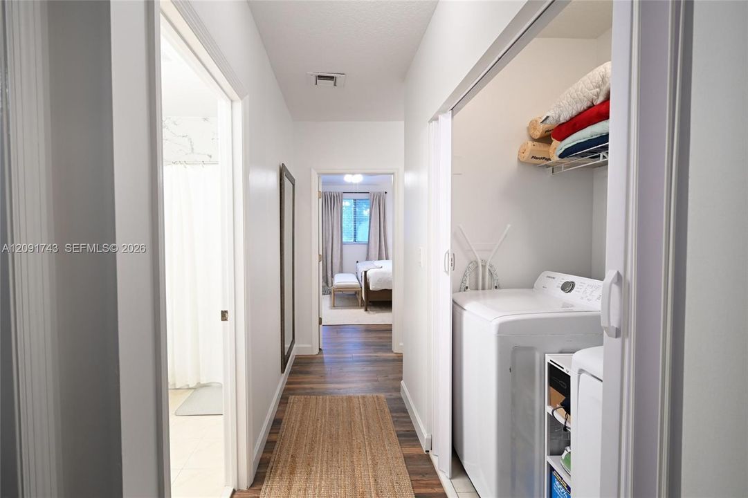 En Renta: $3,950 (4 camas, 3 baños, 2025 Pies cuadrados)