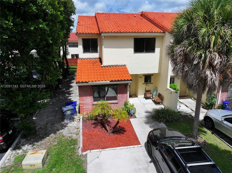 En Renta: $3,950 (4 camas, 3 baños, 2025 Pies cuadrados)